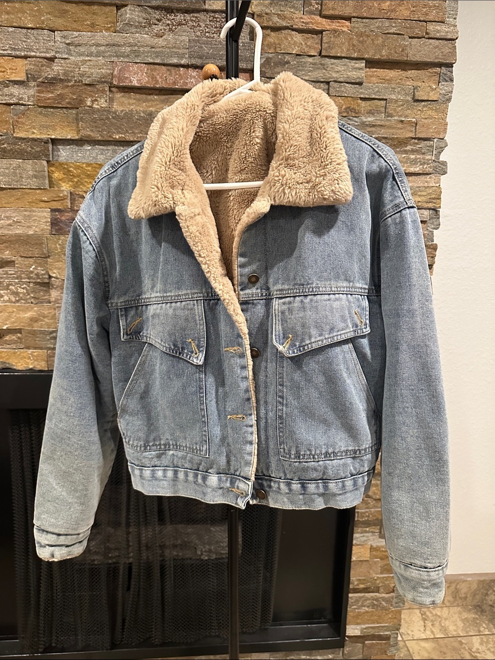 Denim Sherpa-Lined Jacket in Light Blue with Beige Collar size M